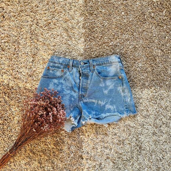 Levi’s 501 Cut Off Denim Short Shorts Loose Acid Wash Tie Dye Women’s W26 - Picture 1 of 6